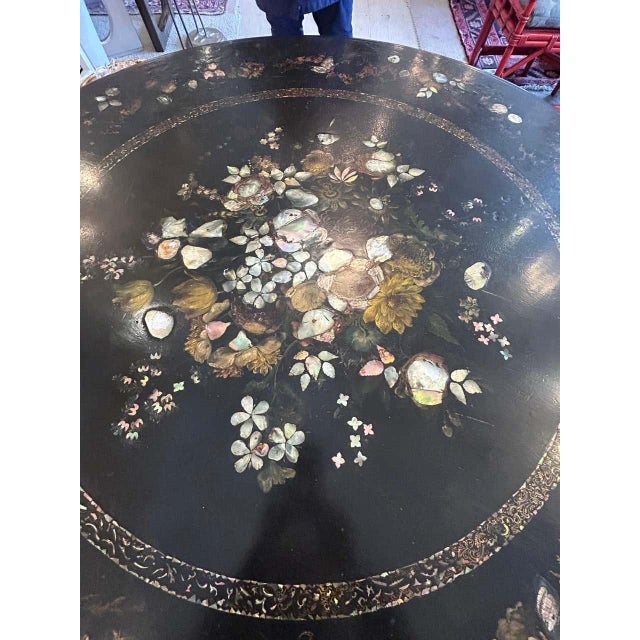 Traditional 19th Century English Regency Black Lacquer and Inlaid Round Dining Table For Sale - Image 3 of 6