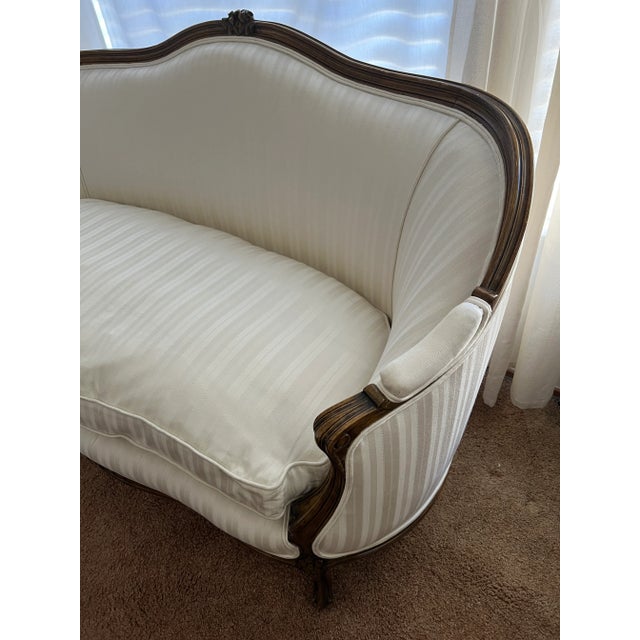 1940s French Style White Settee For Sale - Image 10 of 10