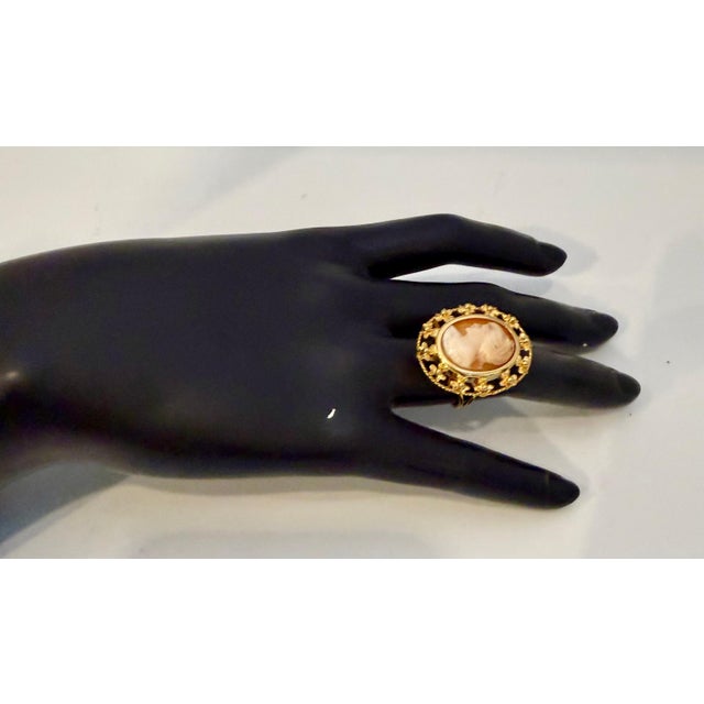 Victorian Vintage Victorian Carved Shell Lady Cameo Ring in 18 Karat Yellow Gold Size 7 For Sale - Image 3 of 18