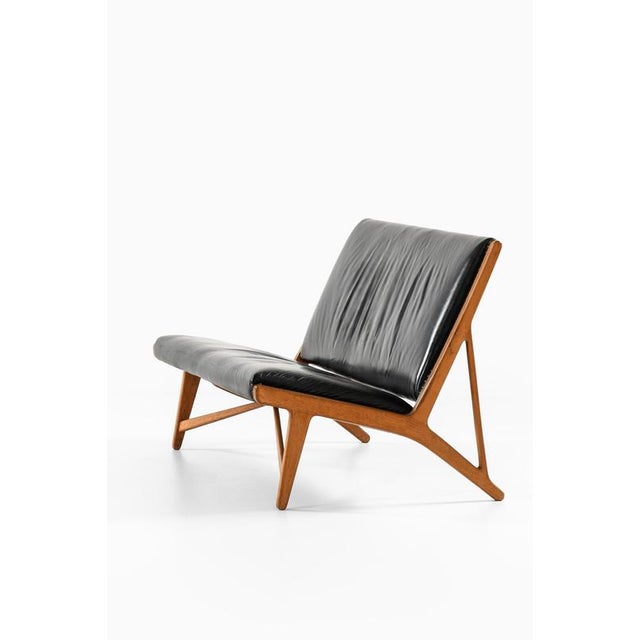 1940s Scandinavian JH-555 Sofa in Black Leather and Oak by Hans J. Wegner, 1949 For Sale - Image 5 of 10