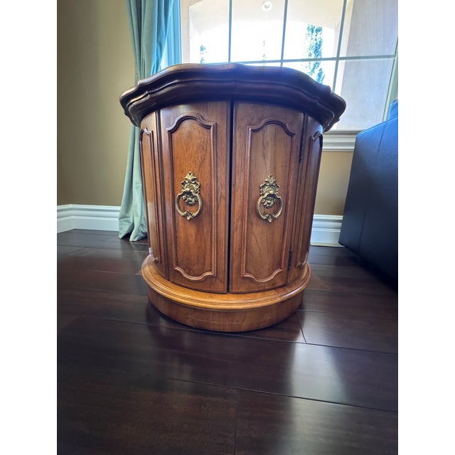 Thomasville Furniture industries Copyright in 1970s. It has a large storage space. It can be used as a coffee table or...