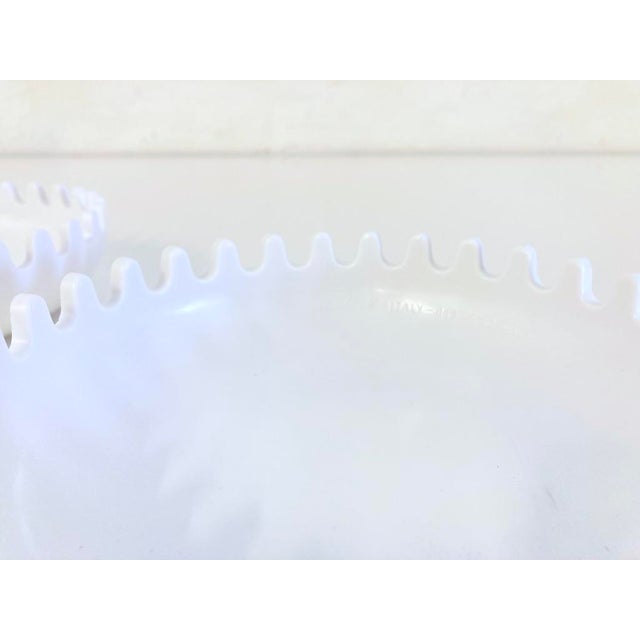 Vintage White Clam Ashtray by Alan Fletcher for Furniture, 1970s For Sale - Image 6 of 9