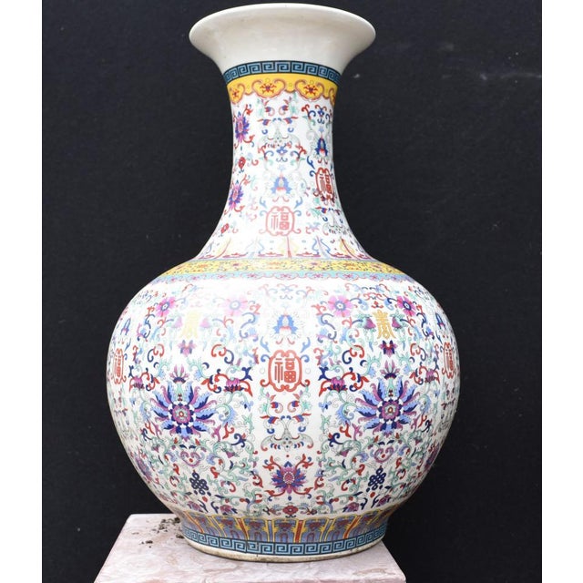 Stunning pair of Chinese Qianlong style porcelain vases with bulbous Shangping form - Such a delicate colour scheme, will...