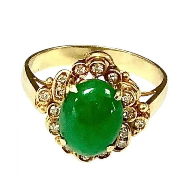 Late 20th Century Elegant 14k Gold Oval Jadeite and Diamond Cocktail Ring For Sale - Image 5 of 8