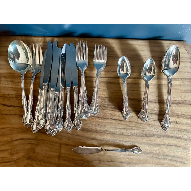 Victorian Vintage Oneida Community "Affection" Silverplate Flatware Set - 45 pcs For Sale - Image 3 of 11