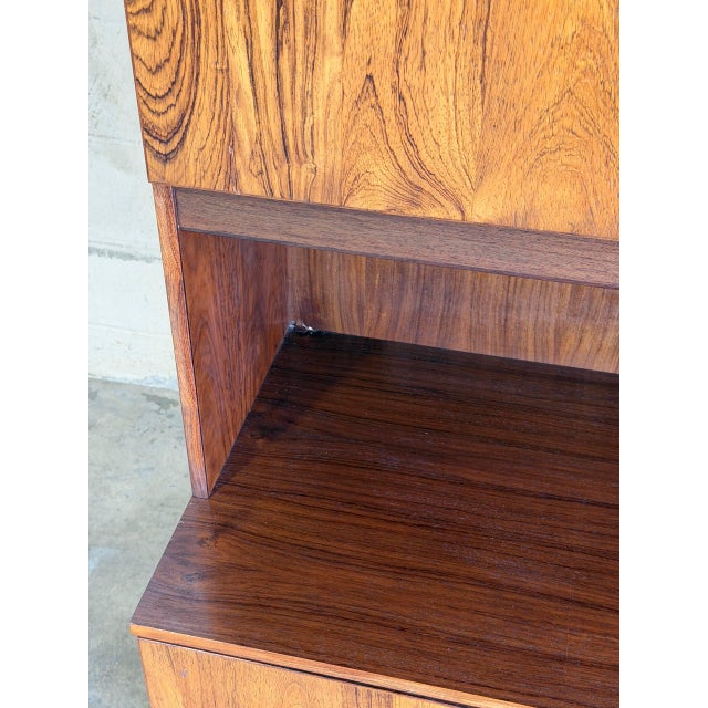 Wood Vintage Danish Mid Century Modern Rosewood Display Cabinet Bookcase Hutch Bar Cabinet For Sale - Image 7 of 9