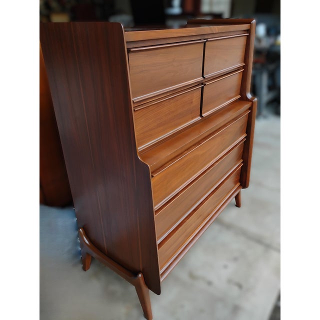 Mid 20th Century Tallboy Bedroom Dresser Chest of Drawers From United Furniture For Sale - Image 9 of 12