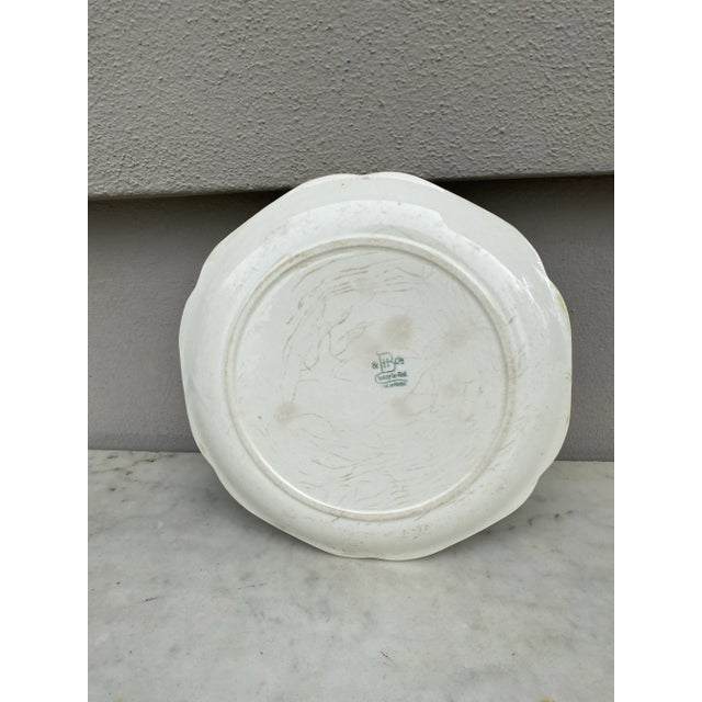 French Country 19th Century Majolica Pheasant Plate Choisy Le Roi For Sale - Image 3 of 3