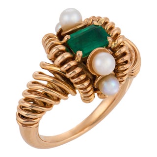 French Mid Century Emerald Pearl 18k Yellow Gold Ring, Size 5 For Sale