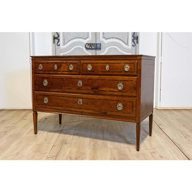 Brown Italian Neoclassical Period 1790s Walnut and Mahogany Commode with Cross Banding For Sale - Image 8 of 14