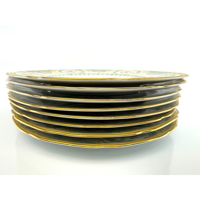 1930s 1930's Art Deco Meito Japan Hand-Painted Porcelain Dinner Plates, Set of 8 – Gilt & Emerald Cartouche Design For Sale - Image 5 of 15