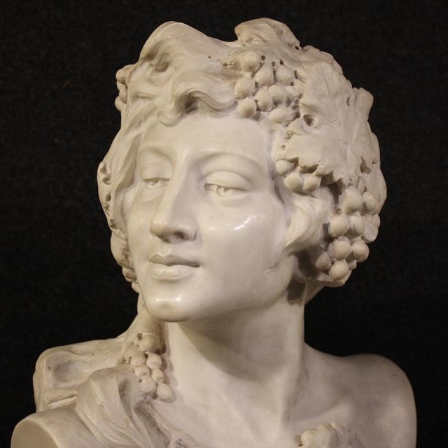 A rare pair of marble busts from the second half of the 19th century. Finely carved in white marble, these artworks depict...