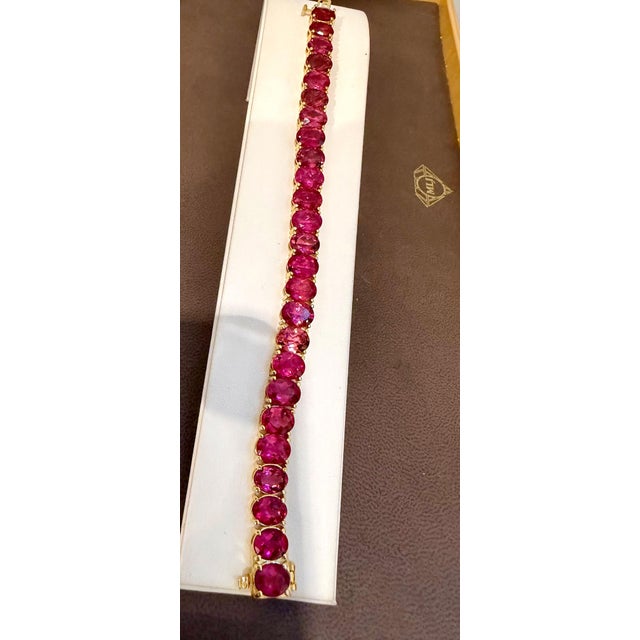 48 Carat Natural Fine Oval Pink Tourmaline Bracelet 14 Karat Yellow Gold, 7 Inch For Sale - Image 4 of 8