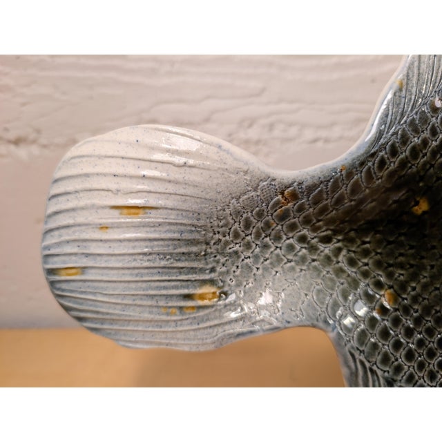 Ceramic 1979 Vintage Rosalie and Tom Nadeau "Blackback Flounder" Ceramic Fish Platter - 18.75" For Sale - Image 7 of 15