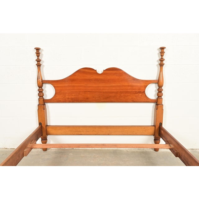 Stickley American Colonial Carved Solid Cherry Wood Full Size Poster Bed, 1950s For Sale In South Bend - Image 6 of 11