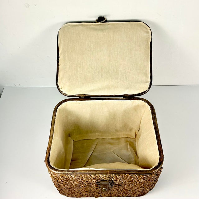 1980s Vintage Boho Chic Arts & Crafts Coastal Woven Jute Wicker & Bentwood Storage Lidded Basket For Sale - Image 14 of 15