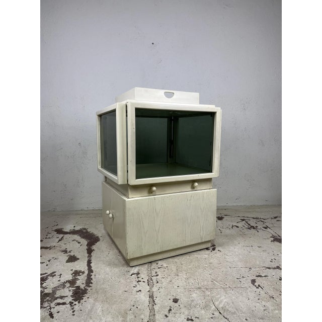 Bar Cabinet with Wheels in White Lacquered Wood and Glass by Gianfranco Frattini for Bernini, 1960s For Sale - Image 3 of 9