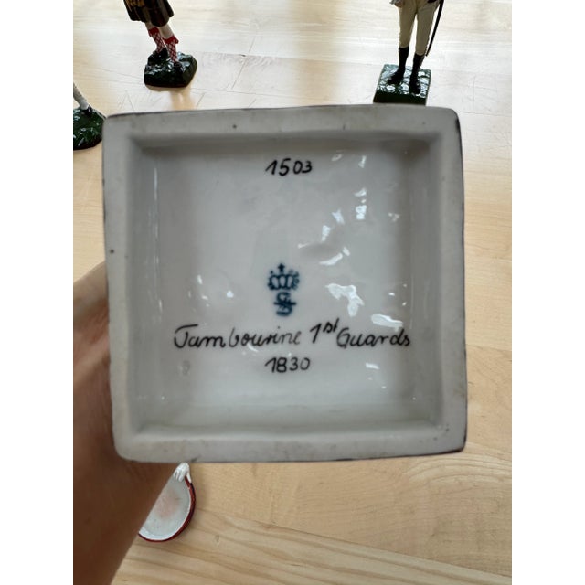 1910s Sitzendorf German Porcelain Indian Jambourine 1st Guards Circa 1830 For Sale - Image 5 of 7