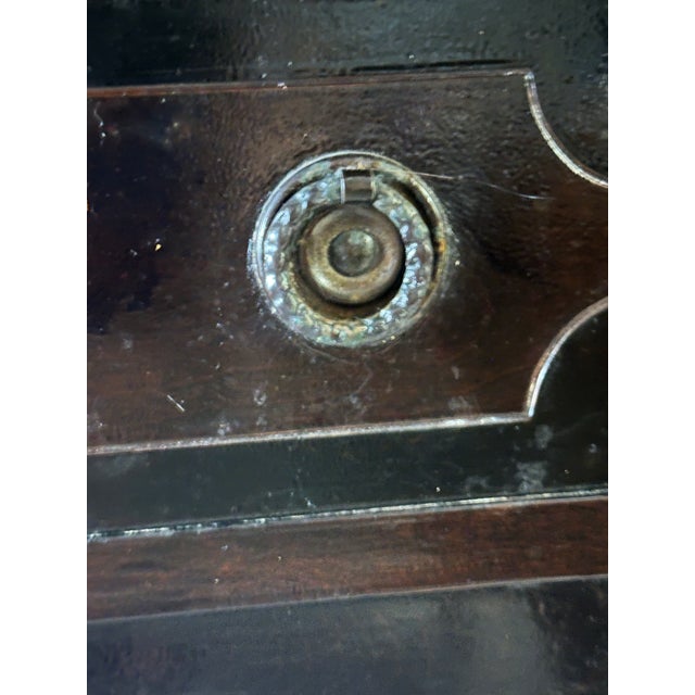 Early 20th Century Antique Early 20th Century Mahogany Wood Vanity With Tri Folding Arched Mirrors For Sale - Image 5 of 12