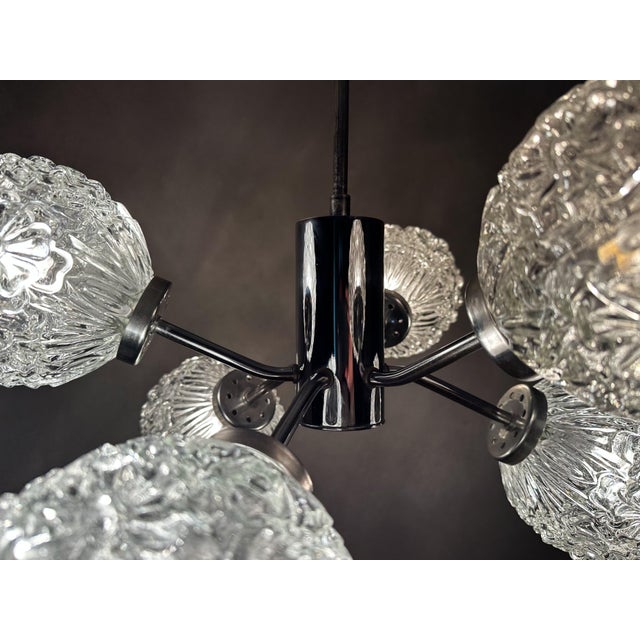 Beautiful mid-century design. Richard Essig Sputnik pendant lamp from the 1970s. Chrome frame with seven thick-walled,...