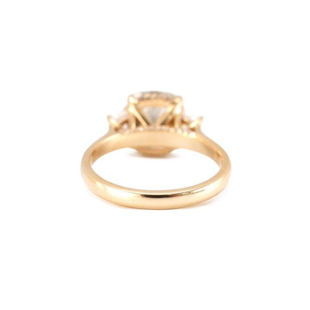 Early 21st Century 10k Yellow Gold 3.66ctw Igi Lab Grown Diamond Elongated Cushion Engagement Ring, Size 8 For Sale - Image 5 of 9