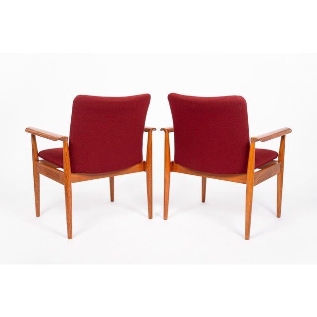 Danish Modern Red Diplomat Chairs by Finn Juhl for France & Daverkosen For Sale In Detroit - Image 6 of 12