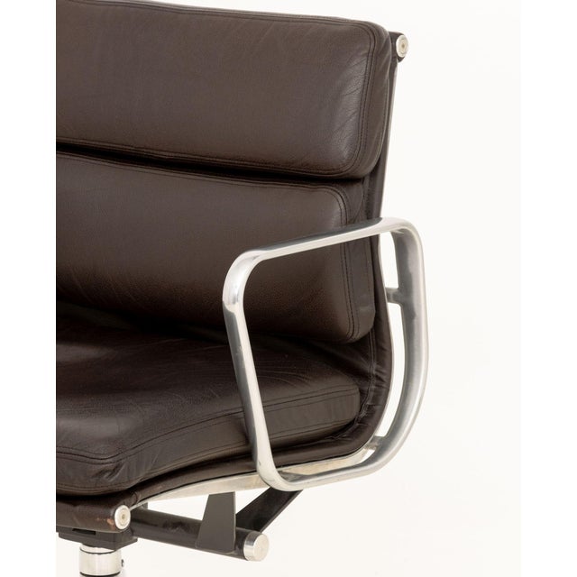 Charles and Ray Eames Soft Pad Management Chair For Sale In New York - Image 6 of 8