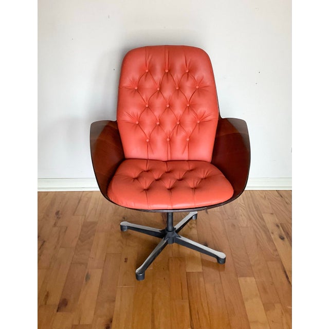 Iconic chair by George Mulhauser for Plycraft from the 1960’s. Frame of bent walnut plywood and upholstered in its...