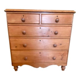 Example of English Traditional Dressers and Chests of Drawers