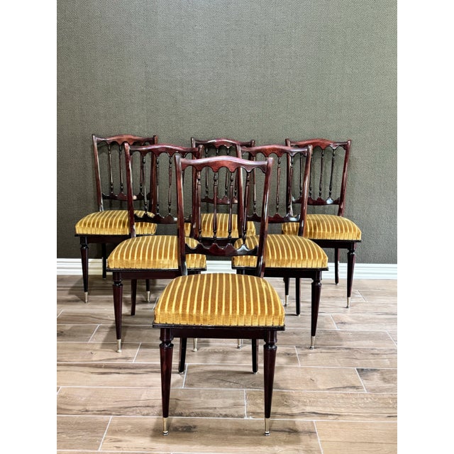 Traditional Set of 5 French NF-Certified Regency-Style Mahogany Dining Chairs, Mid 20th Century, Reupholstered in Gold Striped Velvet For Sale - Image 3 of 7