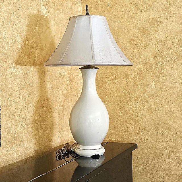 Vintage Cream Ceramic Urn Table Lamp With Brass Accents & Shade - Hollywood Regency For Sale - Image 17 of 18
