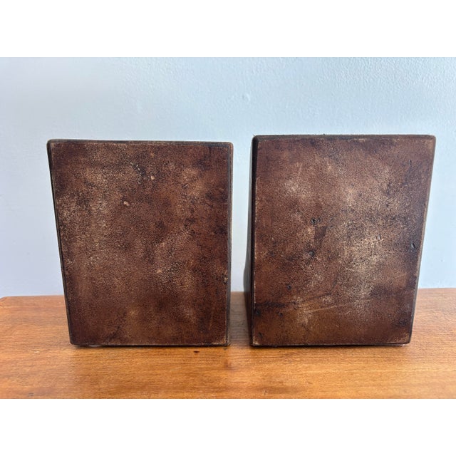 Metal 1980s English Regency Aged Leather Bookends With Ringed Lion Heads For Sale - Image 7 of 10