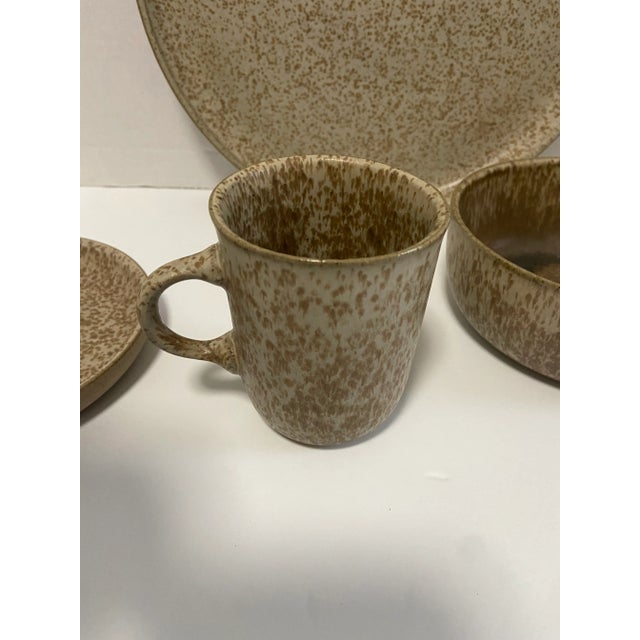 Mid Century Martz Studios Ceramic Matte Plate Bowl Dinnerware Set- 31 PCS For Sale - Image 9 of 13