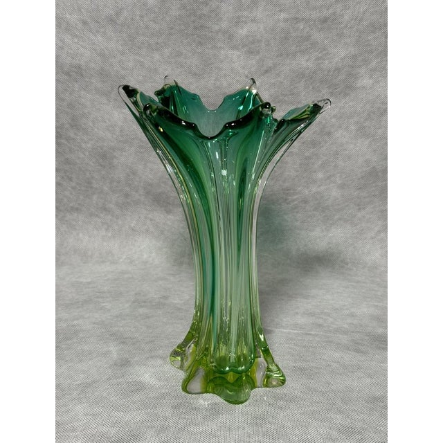 Mid-Century Modern Green Uranium and Murano Glass Vase, 1960s For Sale - Image 3 of 7