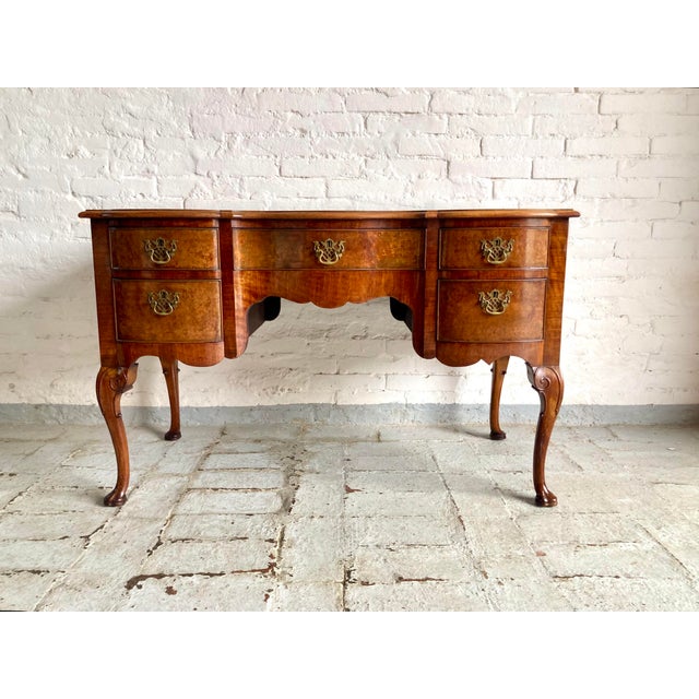 English Queen Ann Style Desk, 1890s, in Flawless conditions. Designed 1890 to 1919