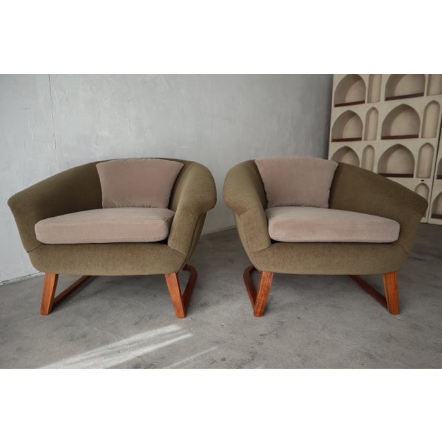 Jens Risom Pair of Mid Century Barrel Lounge Chairs by Jens Risom For Sale - Image 4 of 11