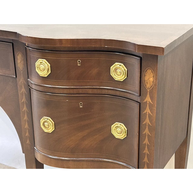 Wood Mid-20th-Century Federal-Style Inlaid Mahogany Serpentine Sideboard With Tapered Legs by E.J. Victor For Sale - Image 7 of 9
