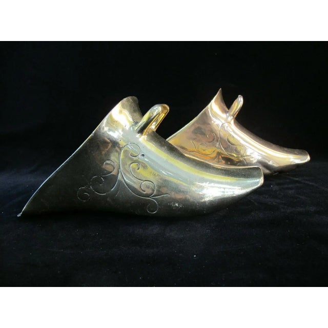 Spanish Antique 19th Century Spanish Conquistador Brass Equestrian Etched Stirrup Shoes For Sale - Image 3 of 10