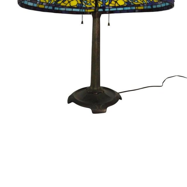 Late 20th Century Late 20th Century Tiffany Style Leaded Stained Glass Daffodil Table Lamp With Bronzed Base For Sale - Image 5 of 15