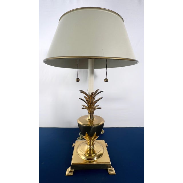 Metal Vintage Frederick Cooper Style Hollywood Regency Brass Pineapple Table Lamp With Diffuser Shade For Sale - Image 7 of 10