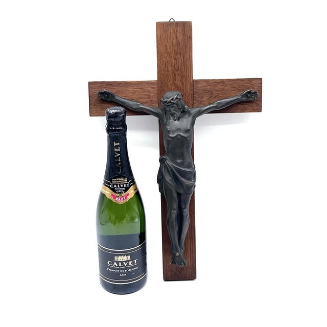 Vintage Crucifix in Bronze on Oak, 1920s For Sale - Image 3 of 15