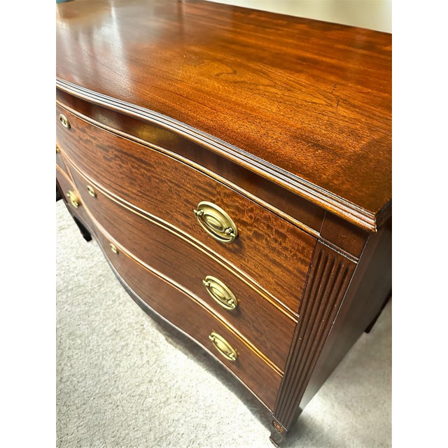 1950s Kindel Grand Rapids Antique Mahogany Cliveden Serpentine 3-Drawer Chest For Sale - Image 10 of 12