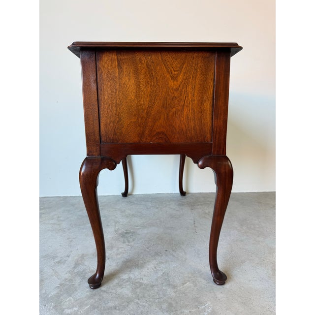 1970’s Vintage Henkel Harris Queen Anne Style Mahogany Lowboy by Councill Craftsmen, Nc For Sale - Image 10 of 12