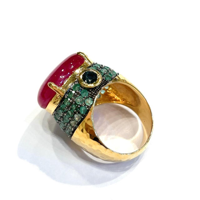 Bochic “Capri” Sapphire, Green Emerlad & Red Ruby Ring Set In 18K Gold & Silver For Sale - Image 10 of 11