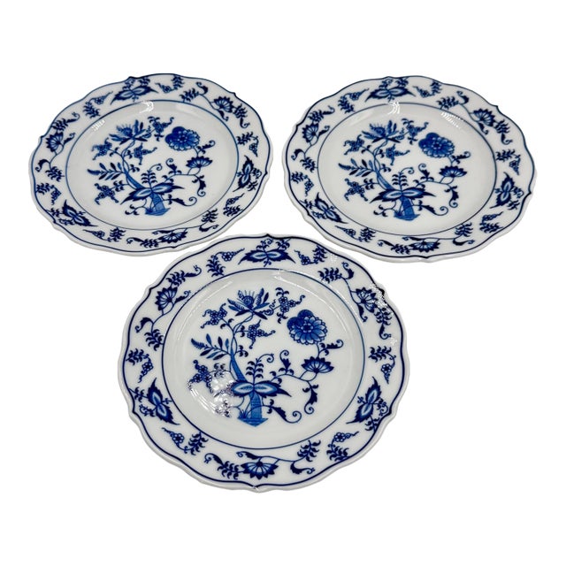 1950's Danube Blue Onion Blue & White Dessert Plate Set Ribbon Hallmark Logo - 3pcs For Sale