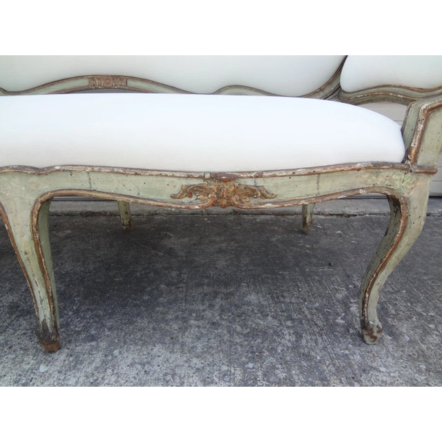 Wood 17th Century Venetian Painted and Parcel Gilt Gondola Sofa For Sale - Image 7 of 13