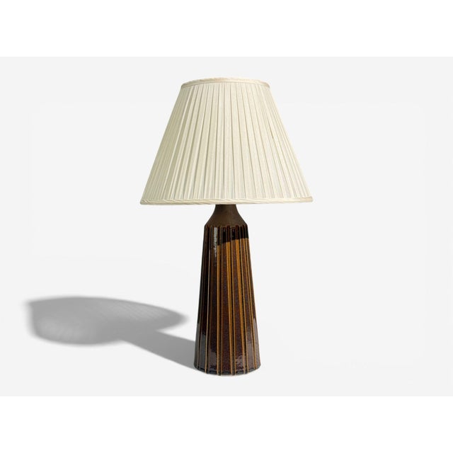 Bruno Karlsson, Large Table Lamp, Brown Stoneware, Sweden, 1960s A brown glazed stoneware table lamp designed by Bruno...