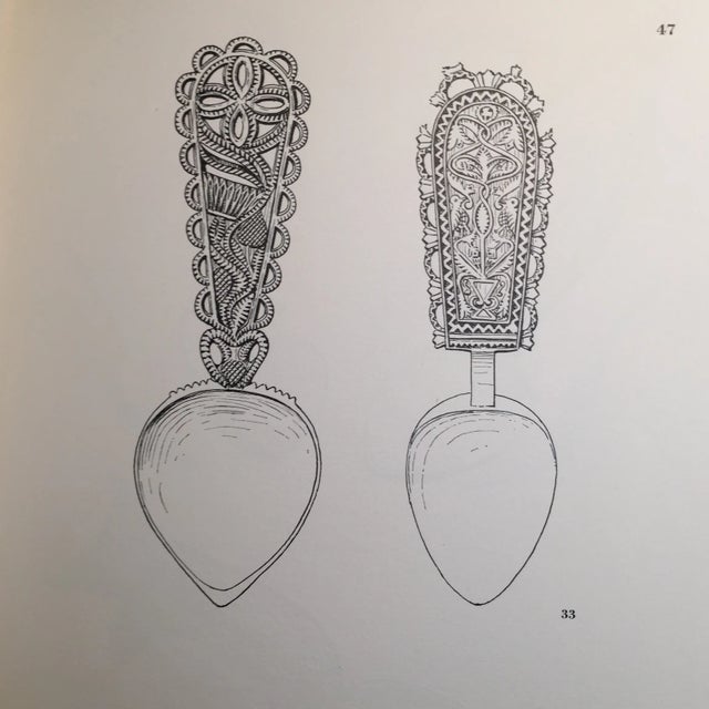 Off-white Objectos E Alfaias Decoradas Museum 1968 For Sale - Image 8 of 11