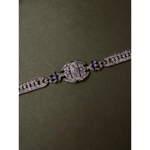 Art Deco 1920s Art Deco, 14.50 Carats Diamond, Sapphire and Emerald Bracelet, Platinum For Sale - Image 3 of 11