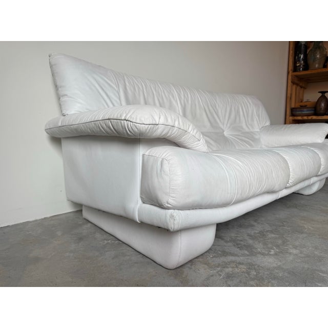 This authentic Natuzzi Italian postmodern sofa showcases the brand’s signature sculptural comfort and soft, architectural...